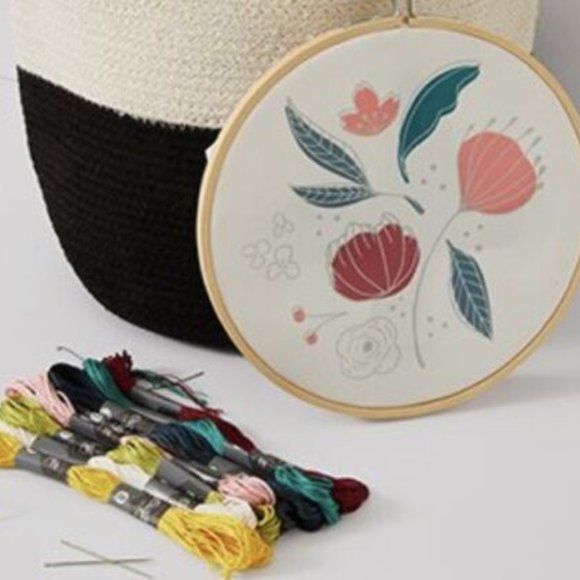 craft crush Other Craft Crush Winter Flower Embroidery Kit With 7